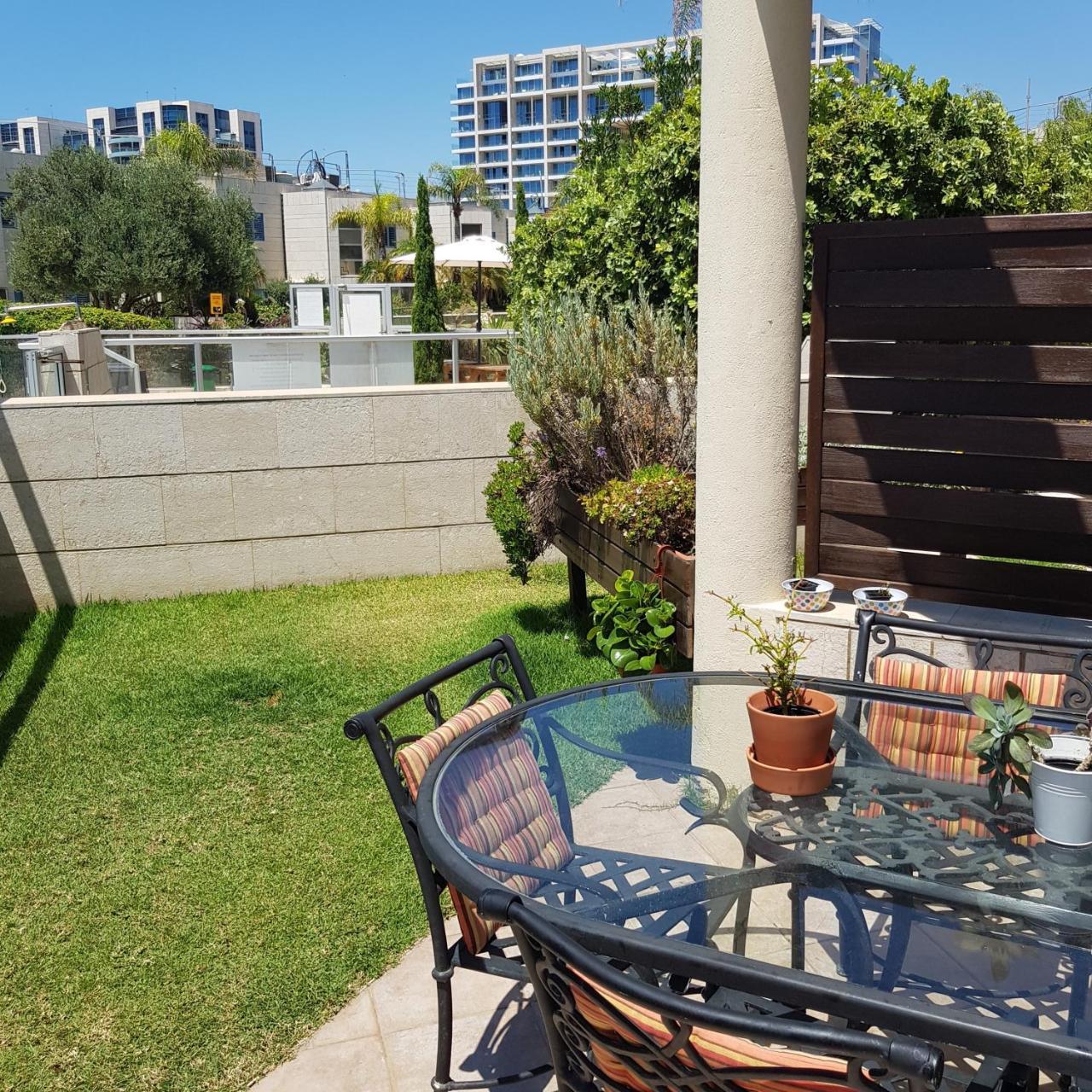 Israel Marina Village, Garden Vacation Apartment Herzelia Exterior foto